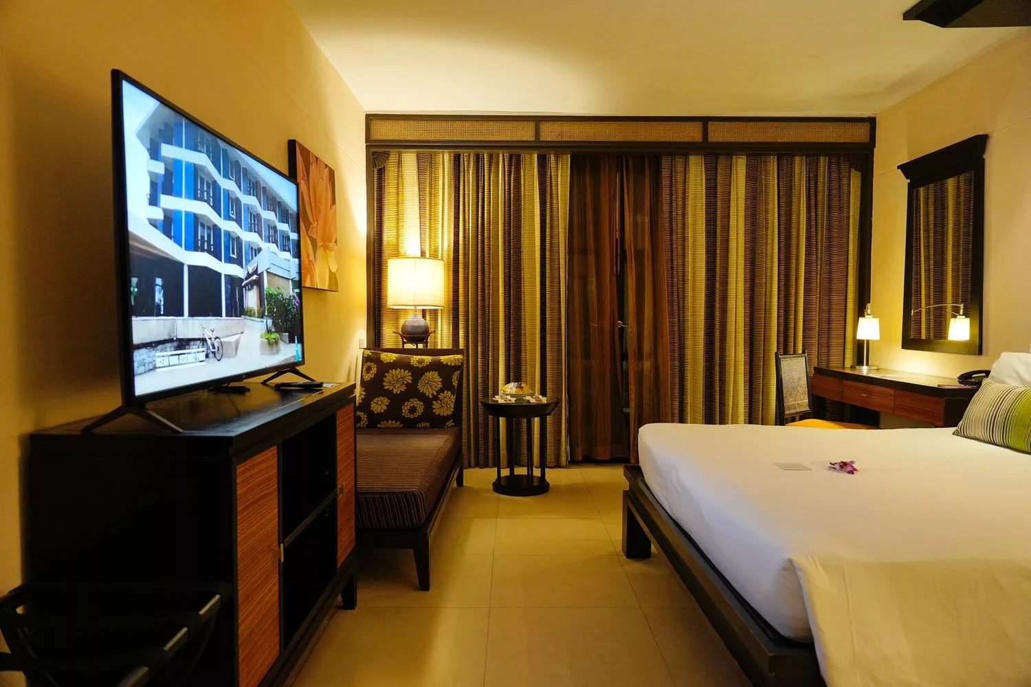 芭達雅步行街住宿 Siam Bayshore Resort Pattaya｜芭達雅暹羅海岸酒店，步行街走路1分鐘! @混血珊莎的奇幻旅程