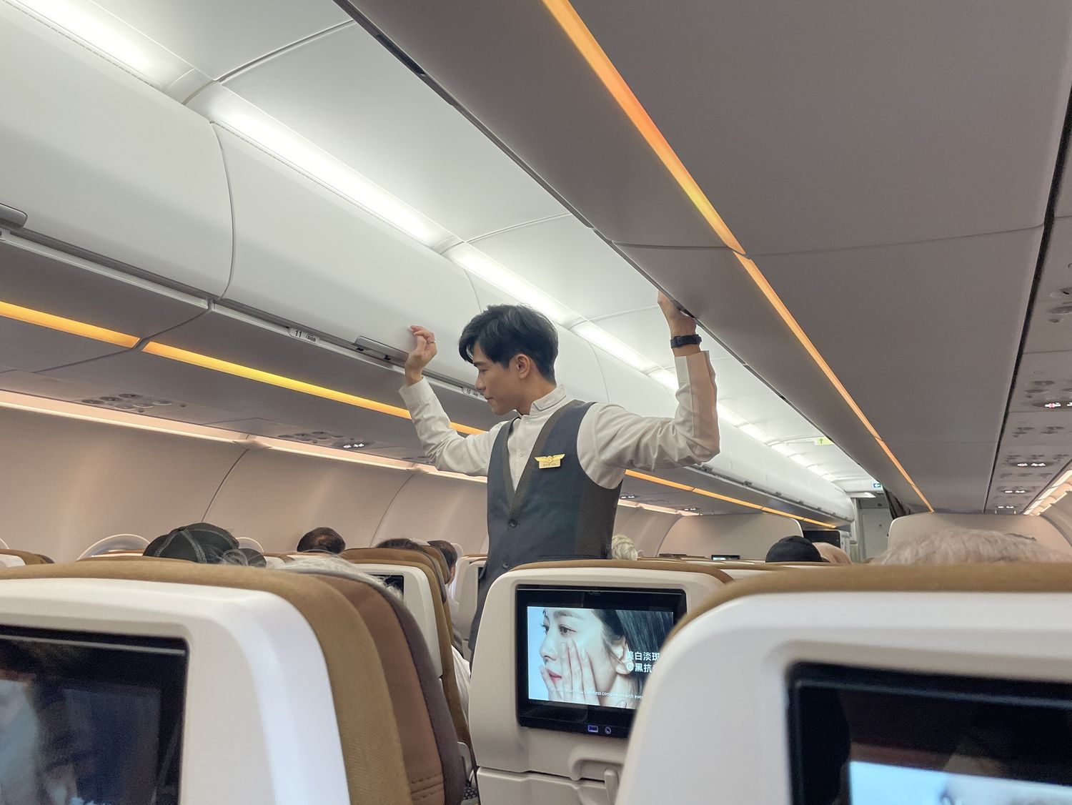 【2025胡志明自由行】越南胡志明一日遊、簽證、換匯行程全攻略! @混血珊莎的奇幻旅程