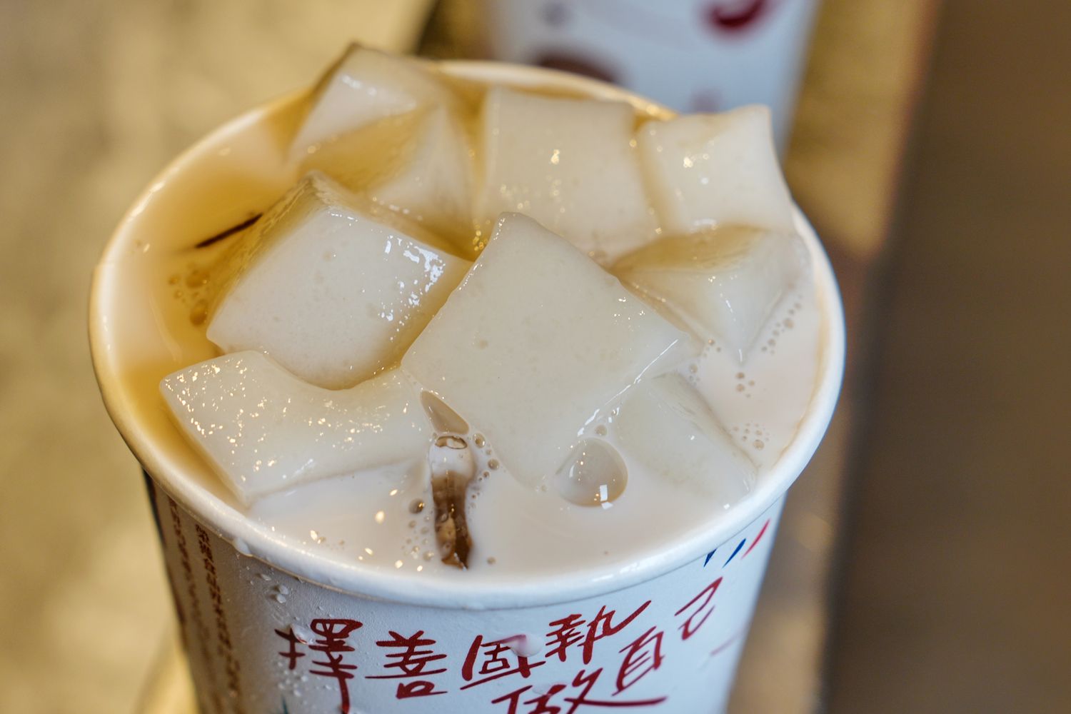 先喝道誠品南西店｜客家硬頸乳茶結合獨創麻粿，咀嚼控必朝聖! @混血珊莎的奇幻旅程