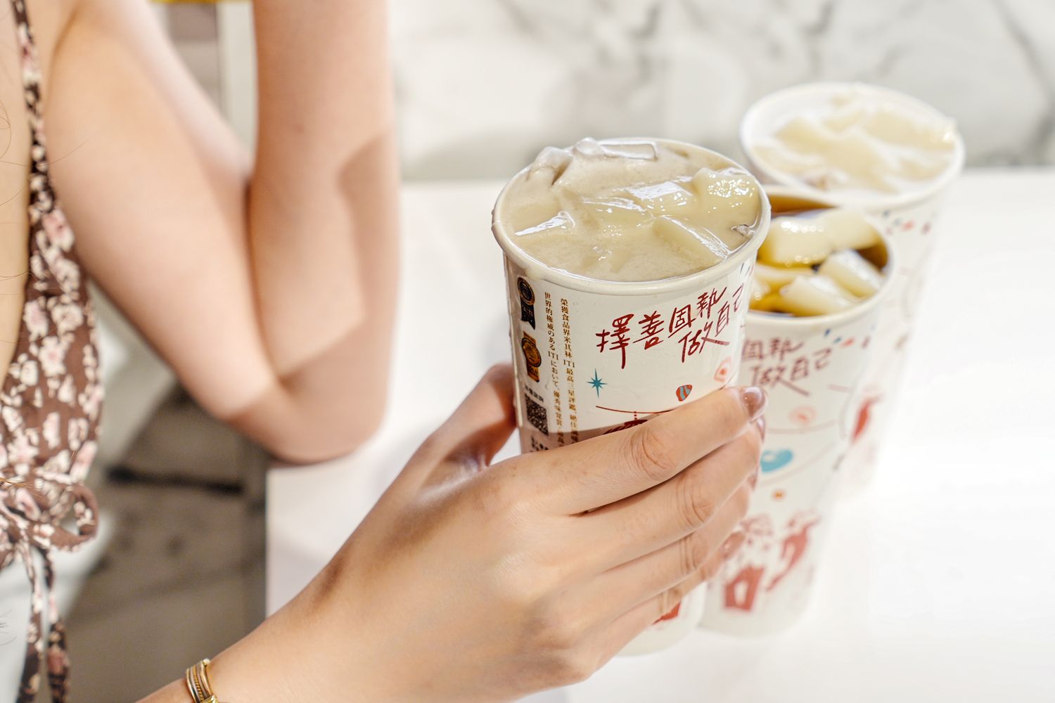 先喝道誠品南西店｜客家硬頸乳茶結合獨創麻粿，咀嚼控必朝聖! @混血珊莎的奇幻旅程