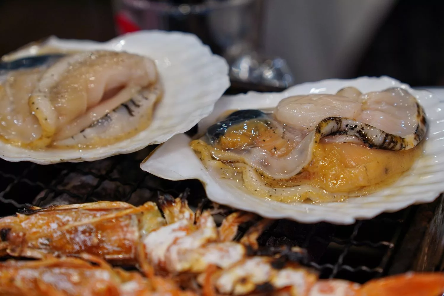 【道頓堀宵夜】磯丸水產 道頓堀店，大阪超夯海鮮居酒屋， 24 小時營業，海鮮控的天堂! @混血珊莎的奇幻旅程
