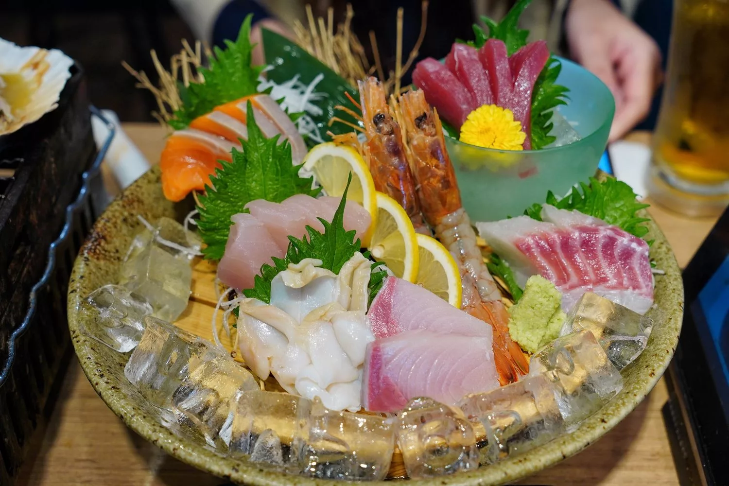 【道頓堀宵夜】磯丸水產 道頓堀店，大阪超夯海鮮居酒屋， 24 小時營業，海鮮控的天堂! @混血珊莎的奇幻旅程
