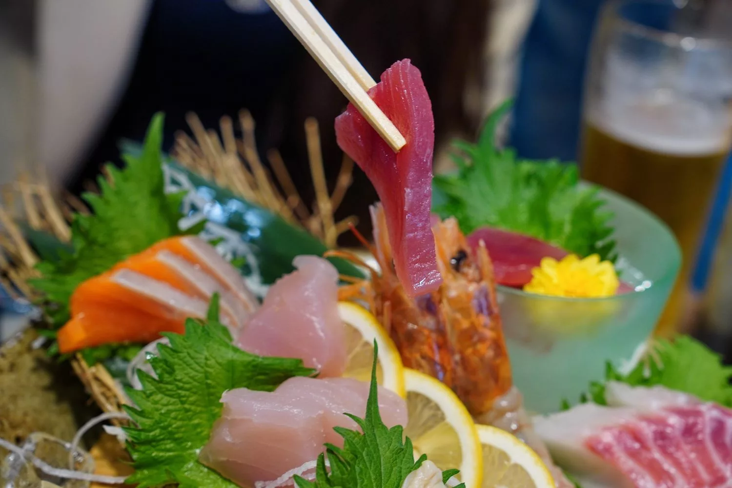 【道頓堀宵夜】磯丸水產 道頓堀店，大阪超夯海鮮居酒屋， 24 小時營業，海鮮控的天堂! @混血珊莎的奇幻旅程