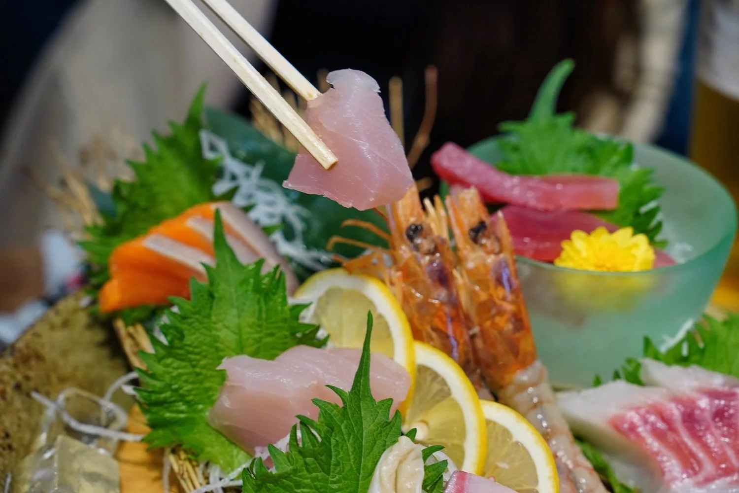 【道頓堀宵夜】磯丸水產 道頓堀店，大阪超夯海鮮居酒屋， 24 小時營業，海鮮控的天堂! @混血珊莎的奇幻旅程