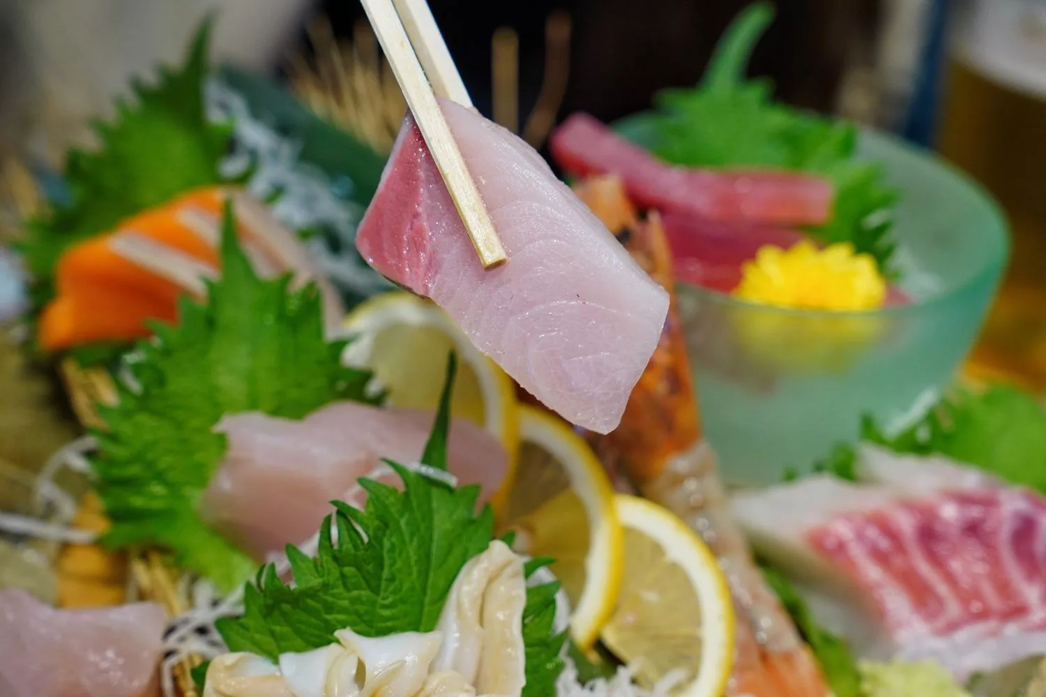 【道頓堀宵夜】磯丸水產 道頓堀店，大阪超夯海鮮居酒屋， 24 小時營業，海鮮控的天堂! @混血珊莎的奇幻旅程