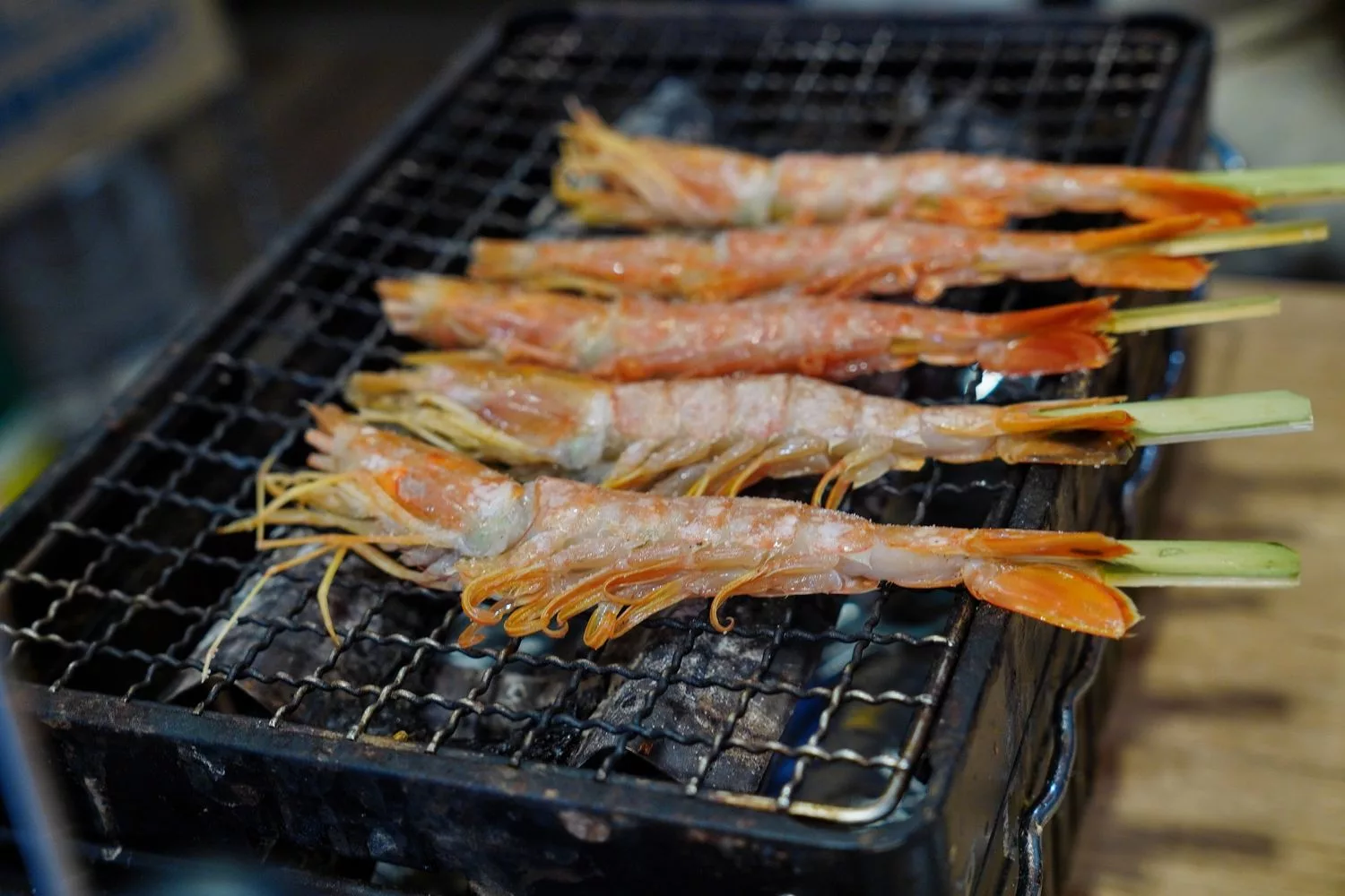 【道頓堀宵夜】磯丸水產 道頓堀店，大阪超夯海鮮居酒屋， 24 小時營業，海鮮控的天堂! @混血珊莎的奇幻旅程