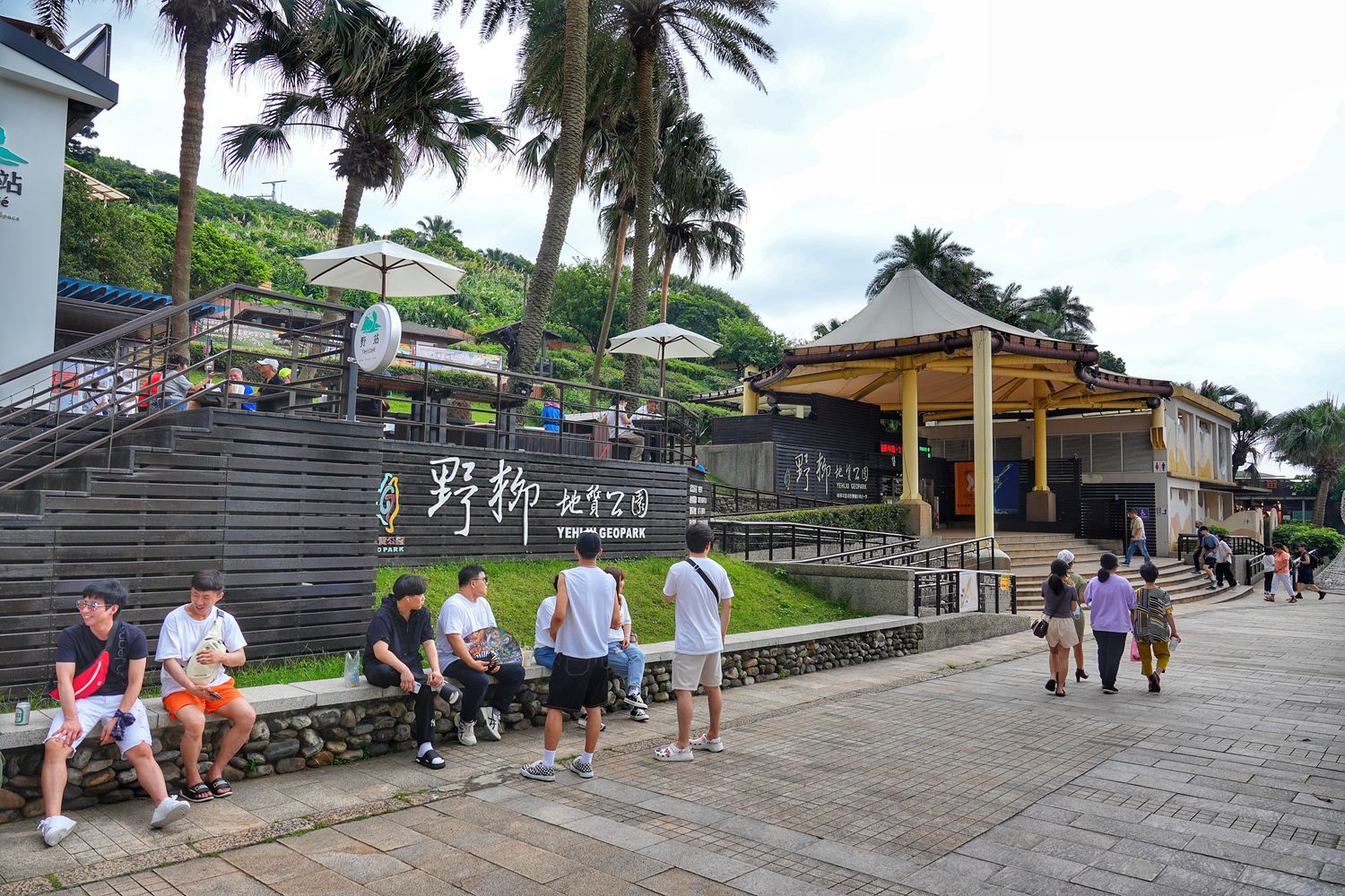 鮮滿樓海鮮料理｜萬里海鮮餐廳推薦每人800元大啖隱藏版龍蝦料理! @混血珊莎的奇幻旅程