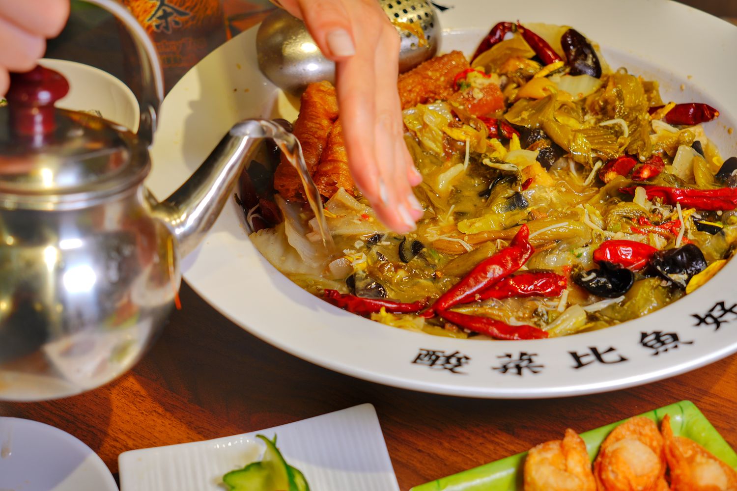 稚人酸菜魚澎湖｜菊島首間酸菜魚專賣店，酸爽帶勁老饕最愛! @混血珊莎的奇幻旅程