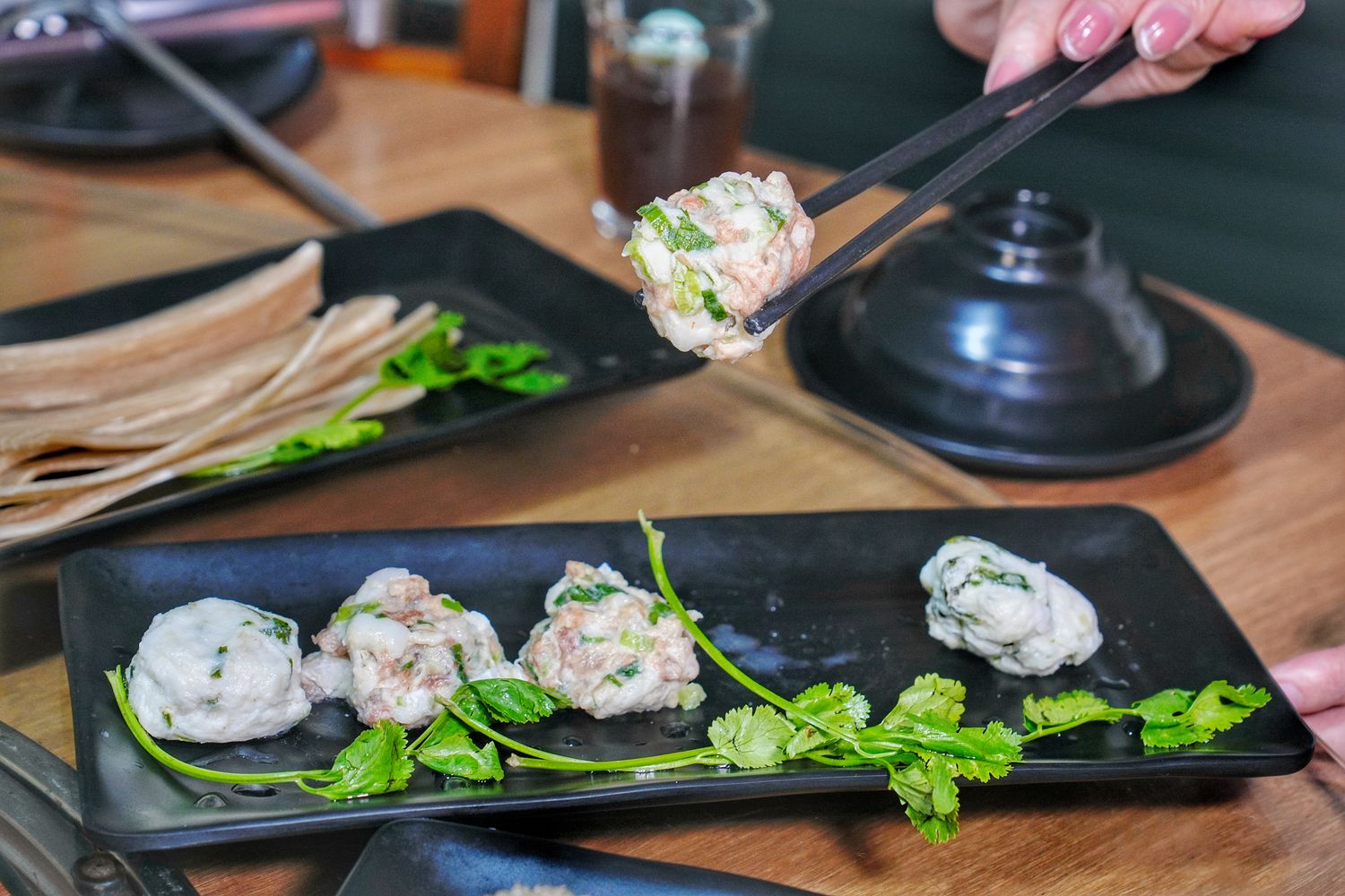 【豐原美食】十三涮四川料理｜道地川菜重慶麻辣鍋! @混血珊莎的奇幻旅程