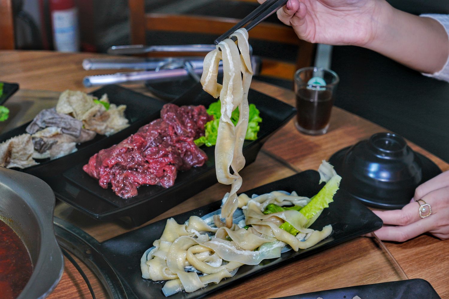 【豐原美食】十三涮四川料理｜道地川菜重慶麻辣鍋! @混血珊莎的奇幻旅程