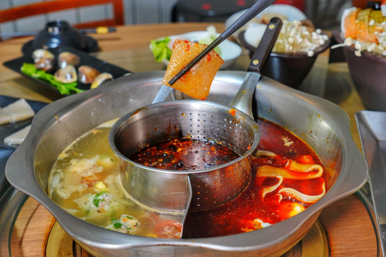 【豐原美食】十三涮四川料理｜道地川菜重慶麻辣鍋! @混血珊莎的奇幻旅程