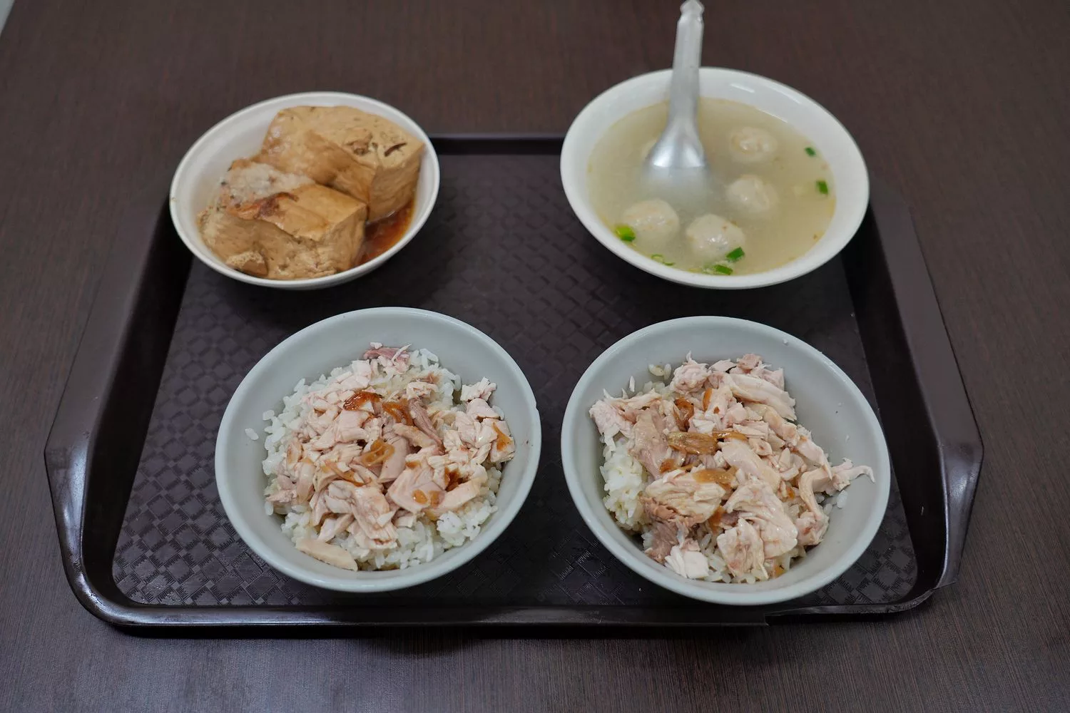 【嘉義雞肉飯推薦】嘉義人火雞肉飯，無名路邊攤起家在地經營 36 年，老饕私藏口袋名單! @混血珊莎的奇幻旅程