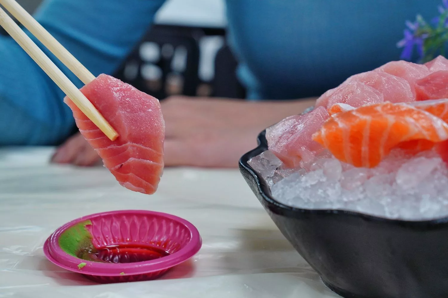 【邱家生魚片】墾丁必吃平價海產店，綜合生魚片100元起! @混血珊莎的奇幻旅程