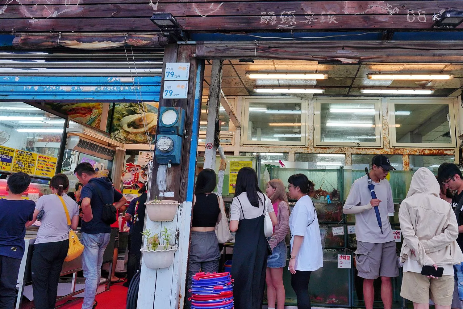 【邱家生魚片】墾丁必吃平價海產店，綜合生魚片100元起! @混血珊莎的奇幻旅程