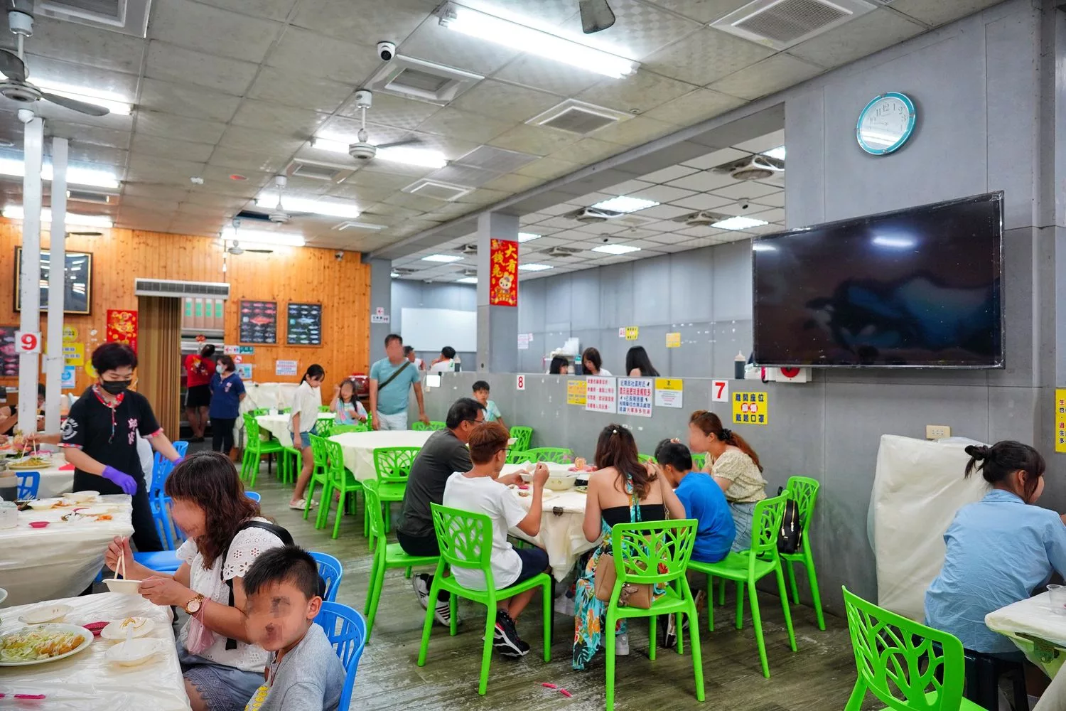 【邱家生魚片】墾丁必吃平價海產店，綜合生魚片100元起! @混血珊莎的奇幻旅程