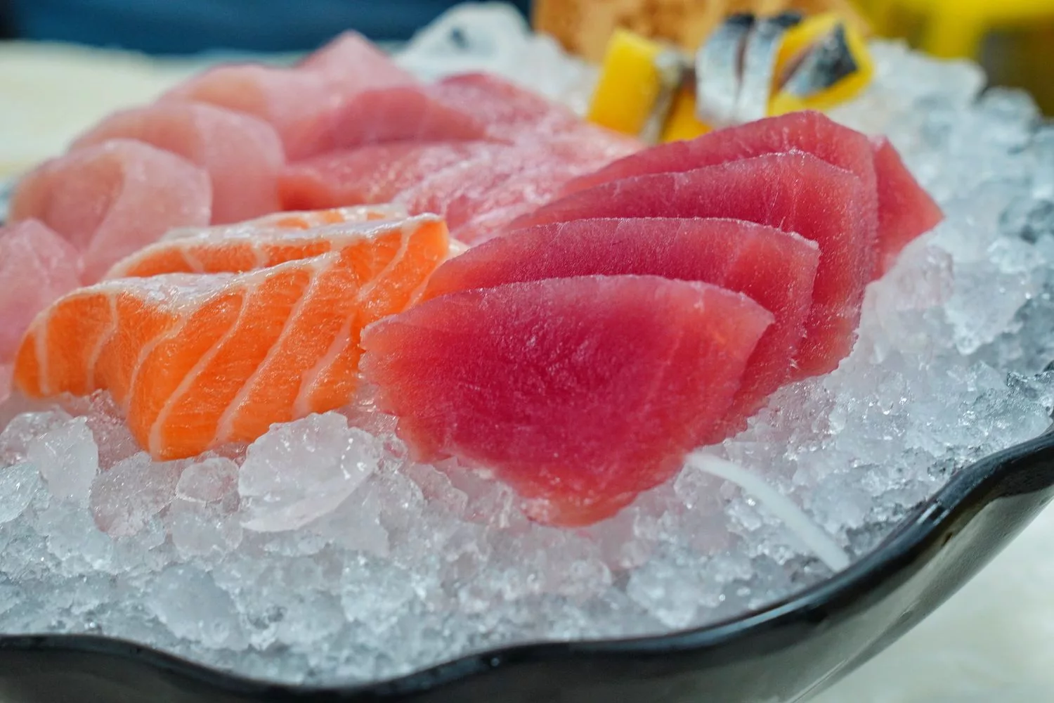 【邱家生魚片】墾丁必吃平價海產店，綜合生魚片100元起! @混血珊莎的奇幻旅程