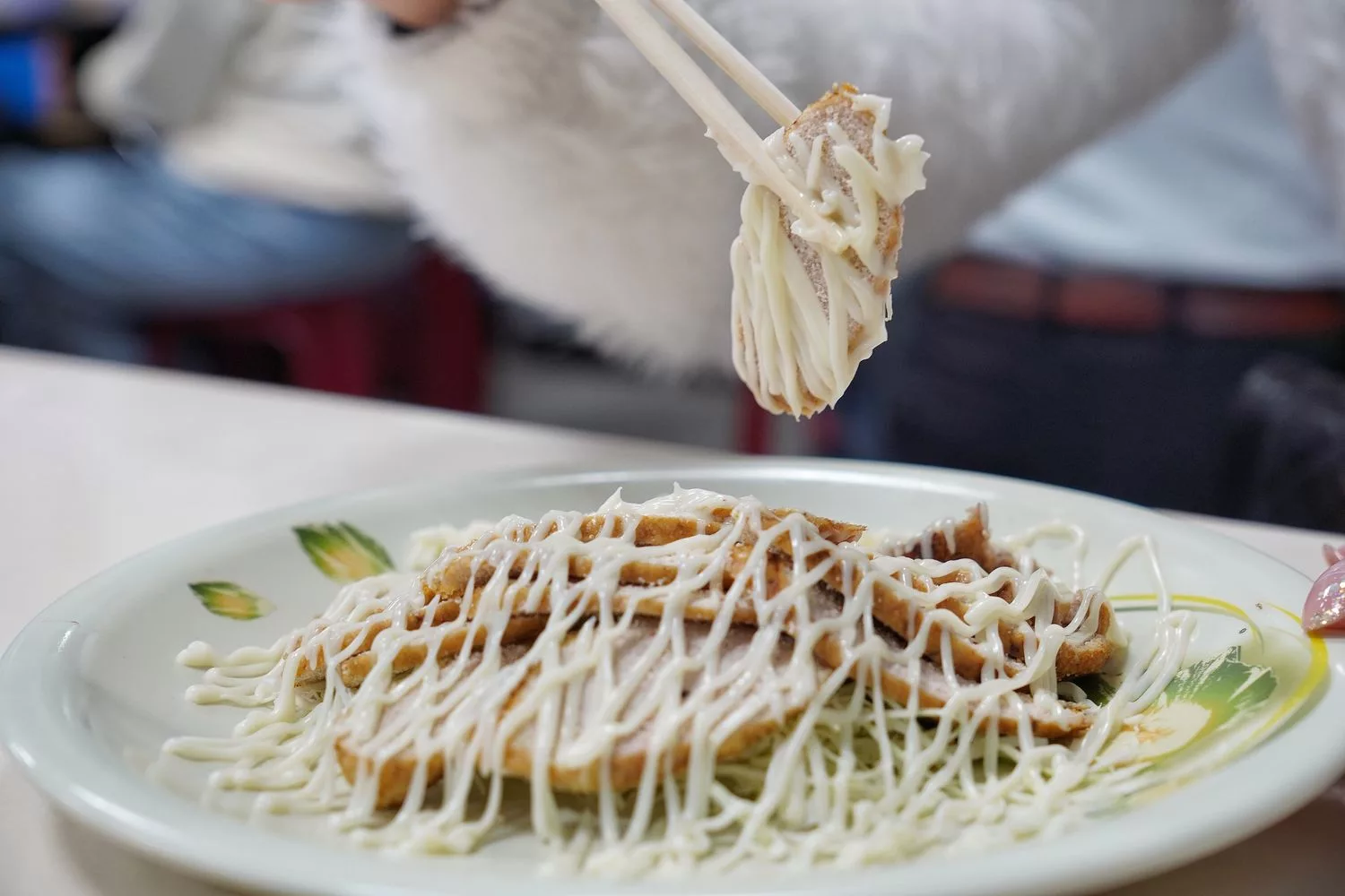 【榮生魚片】最高人氣基隆成功市場美食，Google評價破 4000 多則! @混血珊莎的奇幻旅程