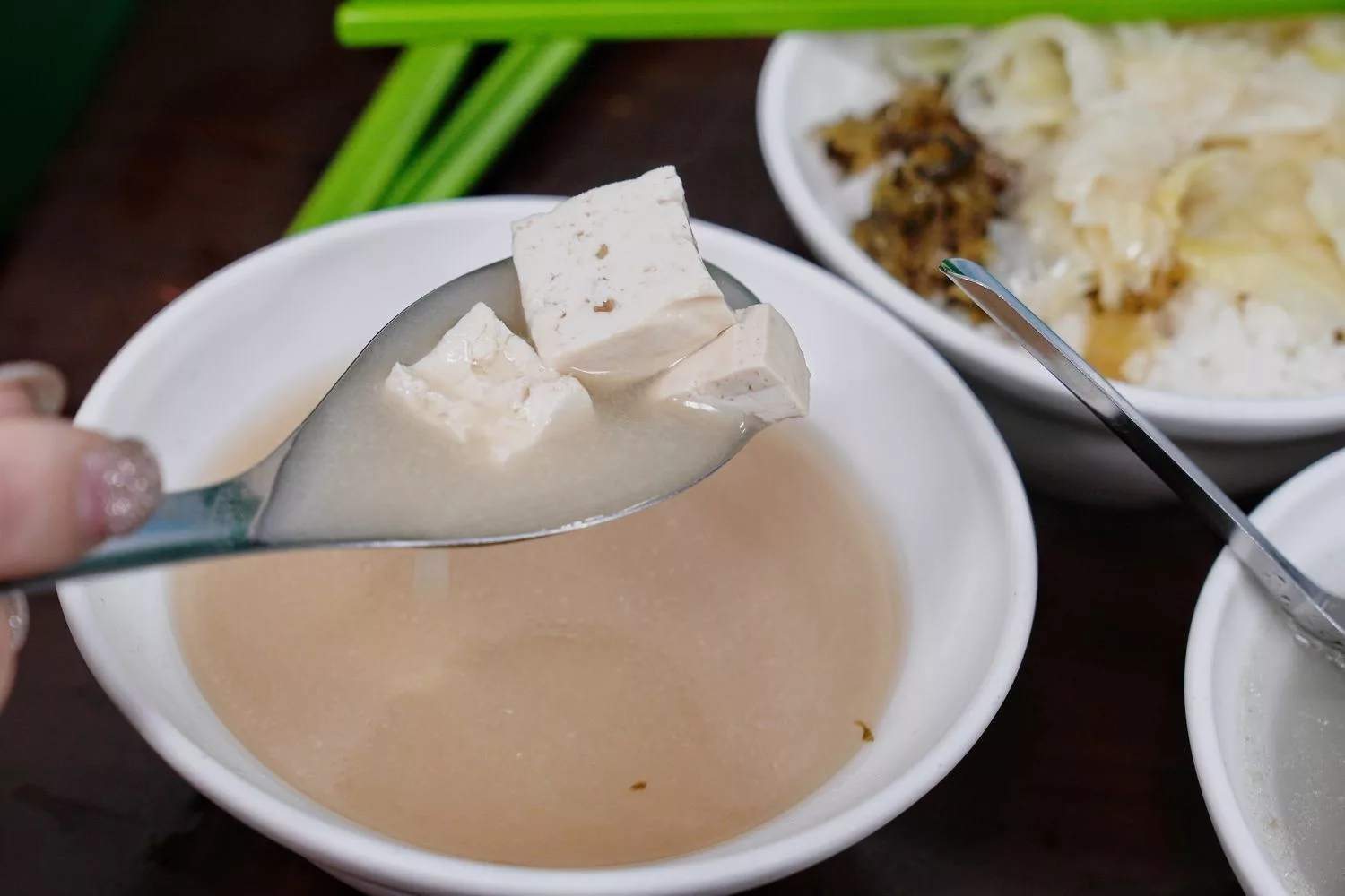 【天天鮮排骨飯】基隆 40 年在地老店，排骨蝦仁飯半熟蛋超銷魂 @混血珊莎的奇幻旅程