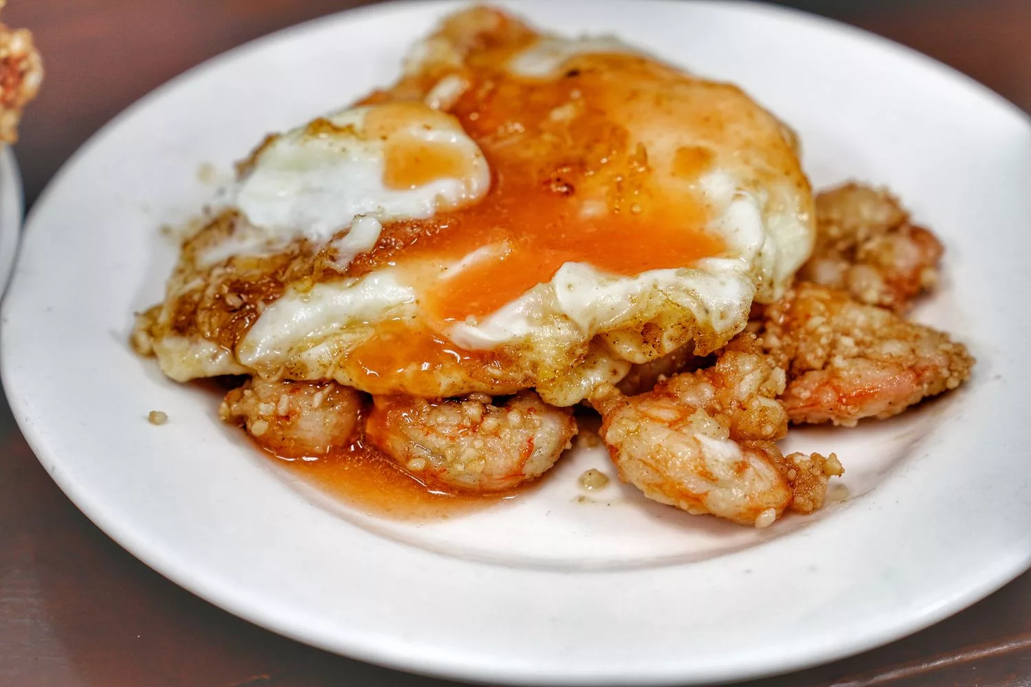 【天天鮮排骨飯】基隆 40 年在地老店，排骨蝦仁飯半熟蛋超銷魂 @混血珊莎的奇幻旅程