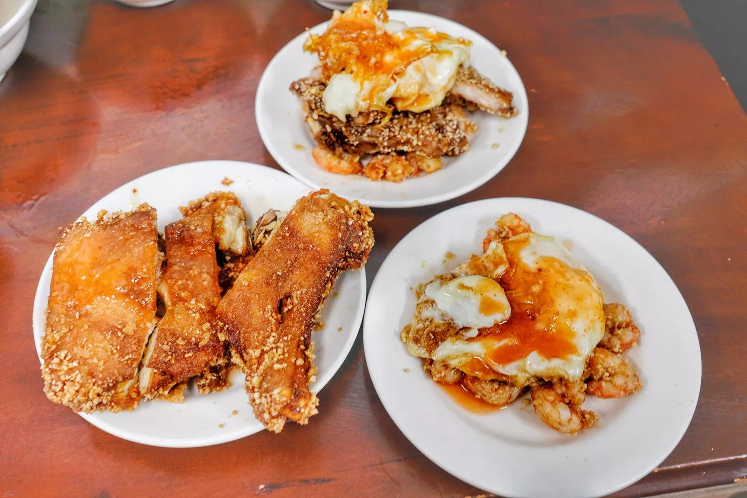 【天天鮮排骨飯】基隆 40 年在地老店，排骨蝦仁飯半熟蛋超銷魂 @混血珊莎的奇幻旅程