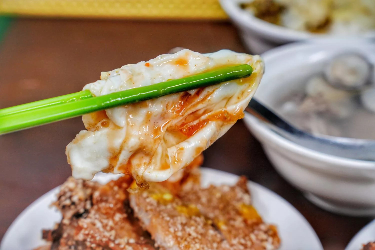 【天天鮮排骨飯】基隆 40 年在地老店，排骨蝦仁飯半熟蛋超銷魂 @混血珊莎的奇幻旅程