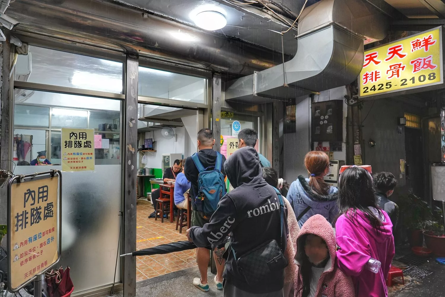 【天天鮮排骨飯】基隆 40 年在地老店，排骨蝦仁飯半熟蛋超銷魂 @混血珊莎的奇幻旅程