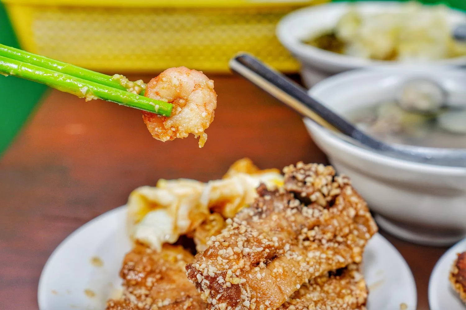 【天天鮮排骨飯】基隆 40 年在地老店，排骨蝦仁飯半熟蛋超銷魂 @混血珊莎的奇幻旅程