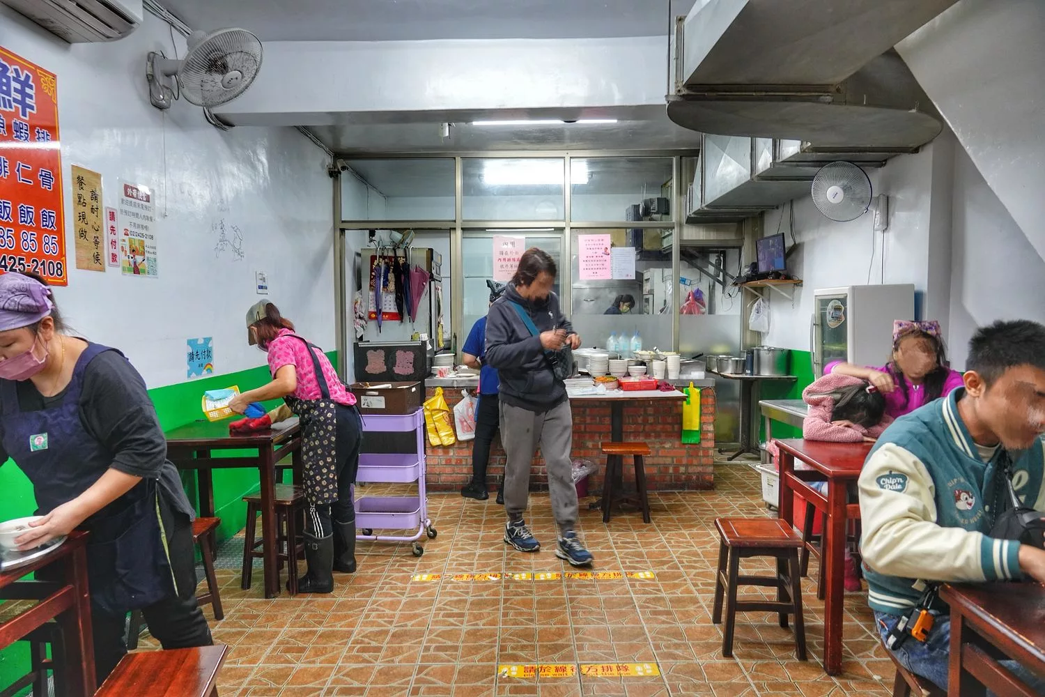 【天天鮮排骨飯】基隆 40 年在地老店，排骨蝦仁飯半熟蛋超銷魂 @混血珊莎的奇幻旅程