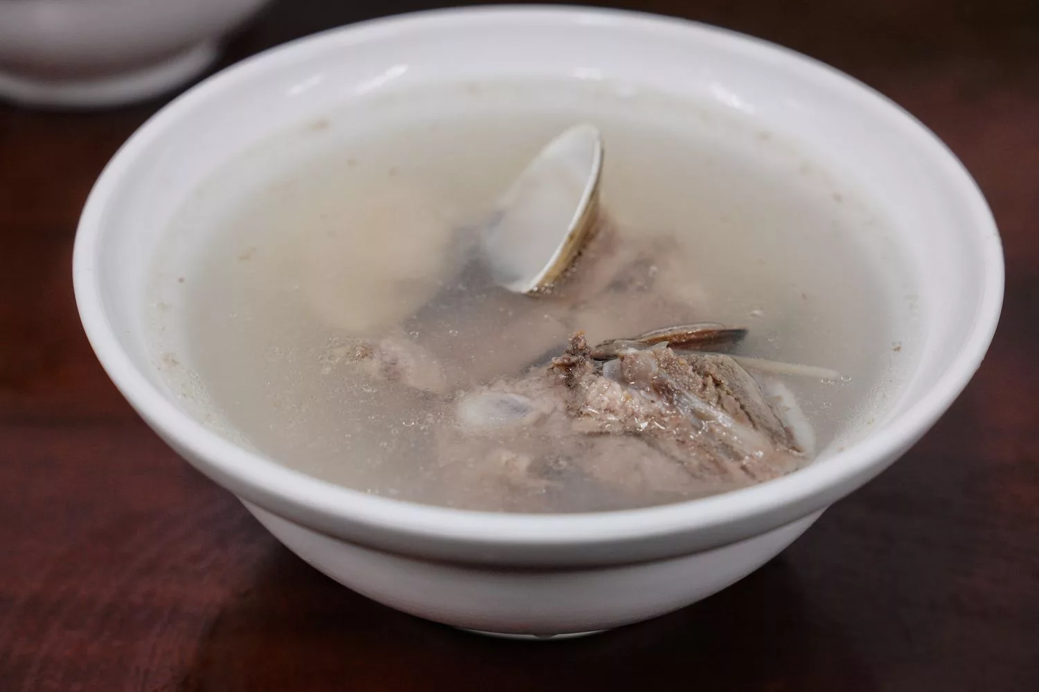 【天天鮮排骨飯】基隆 40 年在地老店，排骨蝦仁飯半熟蛋超銷魂 @混血珊莎的奇幻旅程