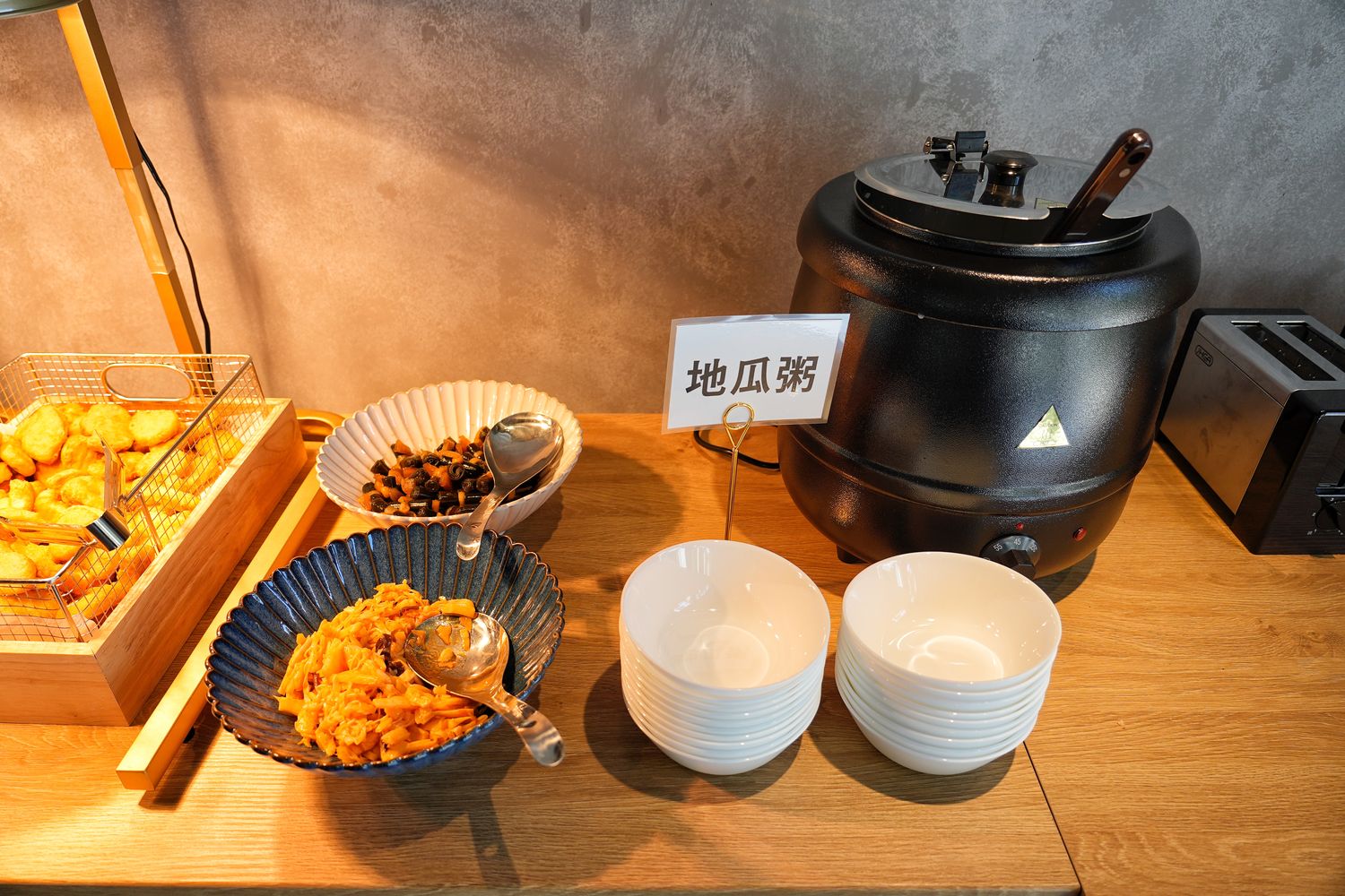 叢林開始桃園店｜百萬夜景桃園懶人露營推薦，獨立衛浴球型帳篷! @混血珊莎的奇幻旅程