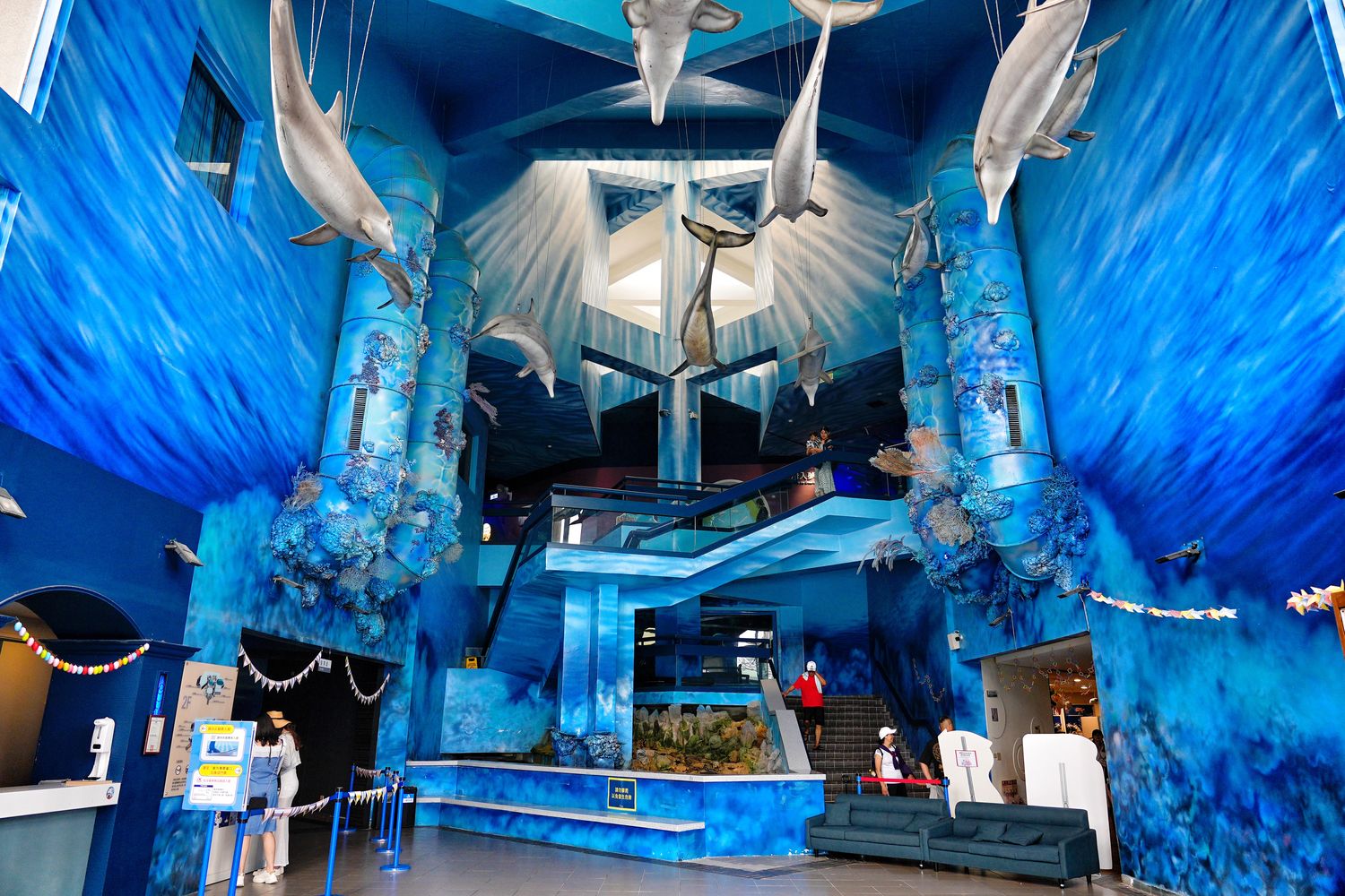 澎湖水族館｜夢幻海底隧道，門票優惠交通總整理! @混血珊莎的奇幻旅程