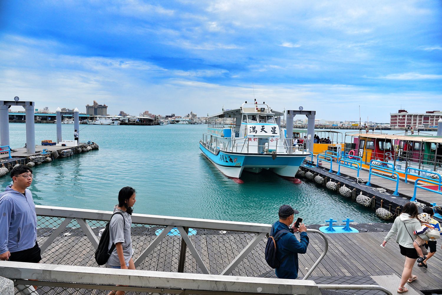 海上皇宮海洋牧場｜烤澎湖牡蠣鮮蚵&#038;海鮮粥吃到飽，釣魚K歌通通有! @混血珊莎的奇幻旅程