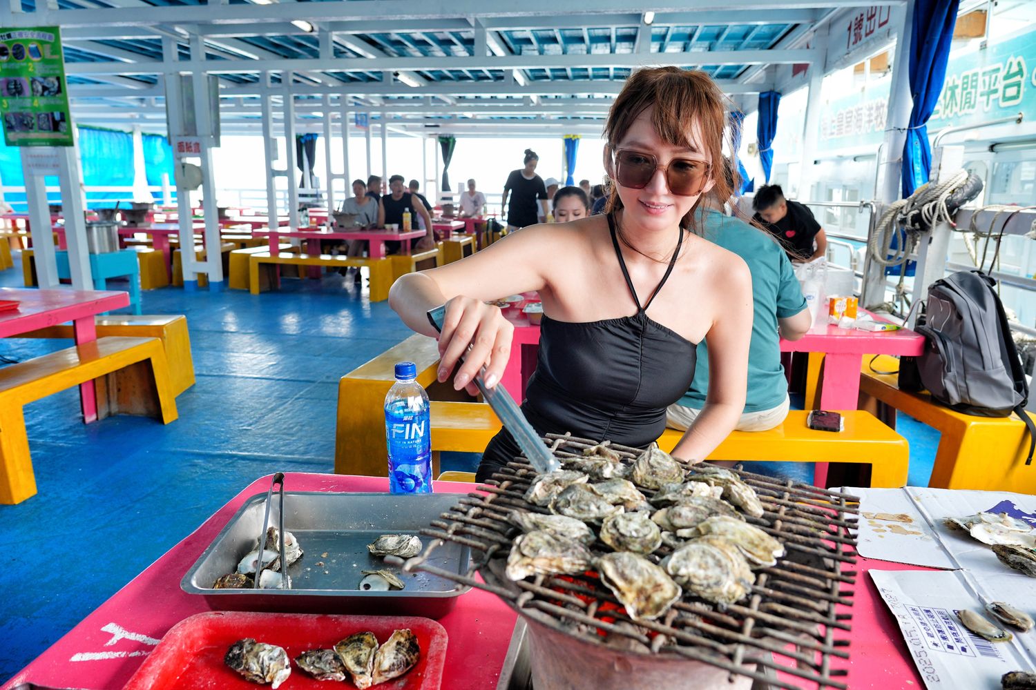 海上皇宮海洋牧場｜烤澎湖牡蠣鮮蚵&#038;海鮮粥吃到飽，釣魚K歌通通有! @混血珊莎的奇幻旅程