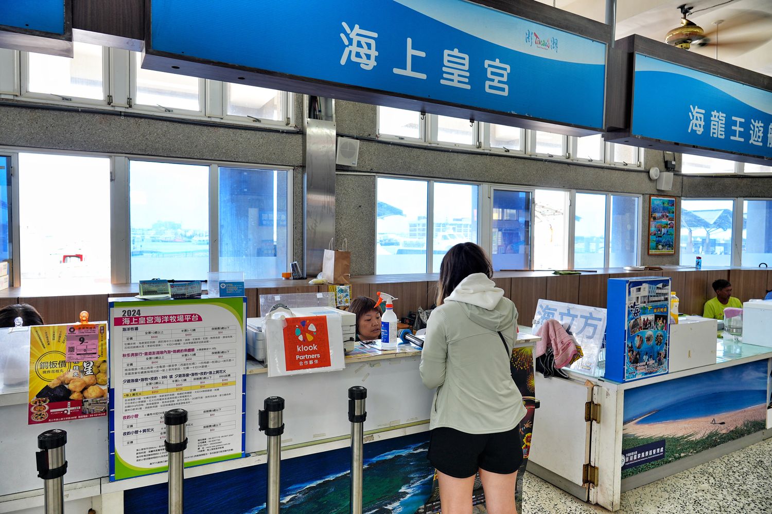 海上皇宮海洋牧場｜烤澎湖牡蠣鮮蚵&#038;海鮮粥吃到飽，釣魚K歌通通有! @混血珊莎的奇幻旅程