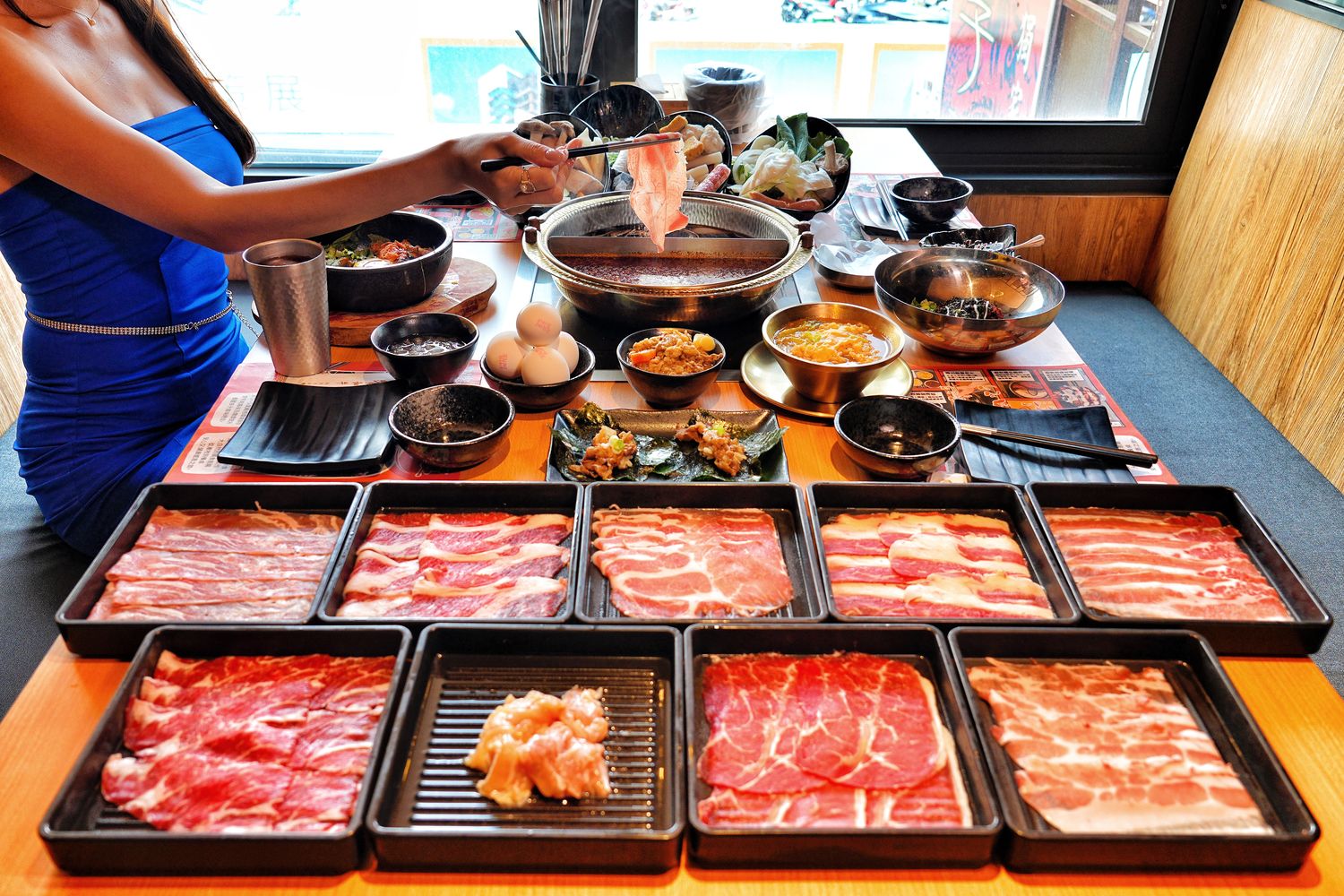 涮饗鍋食べ放題｜新開幕桃園火鍋吃到飽推薦，438 元起爽吃自助吧百種食材! @混血珊莎的奇幻旅程