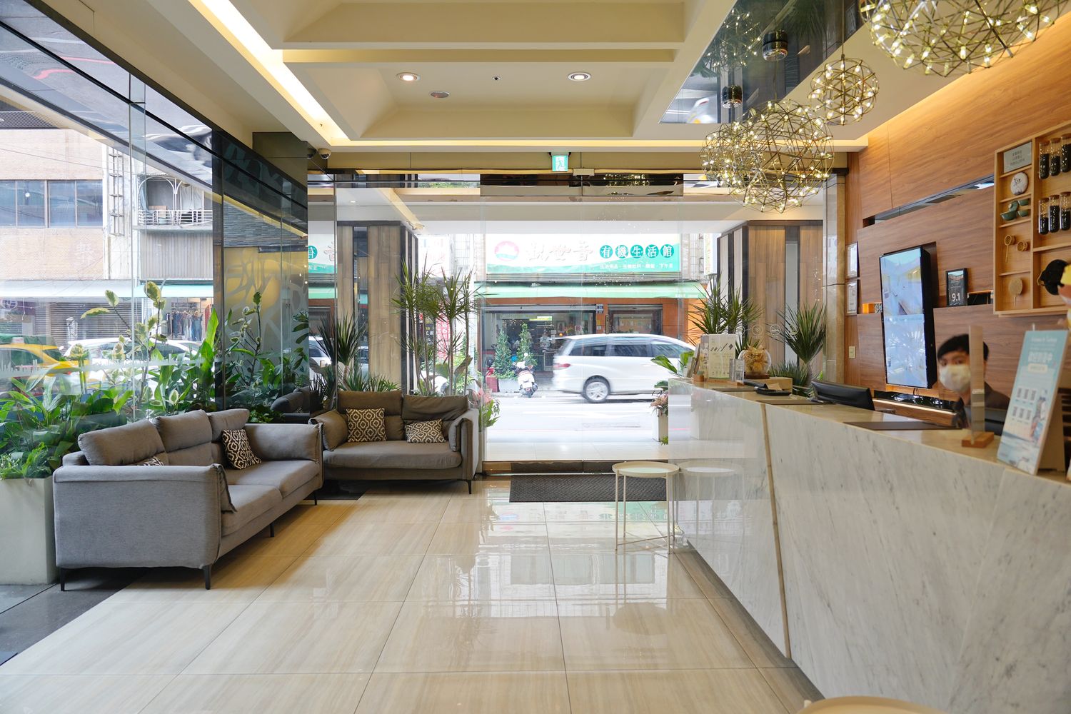 葉綠宿．茶覺旅｜台中火車站住宿dcard好評推薦，走路不到5分鐘! @混血珊莎的奇幻旅程