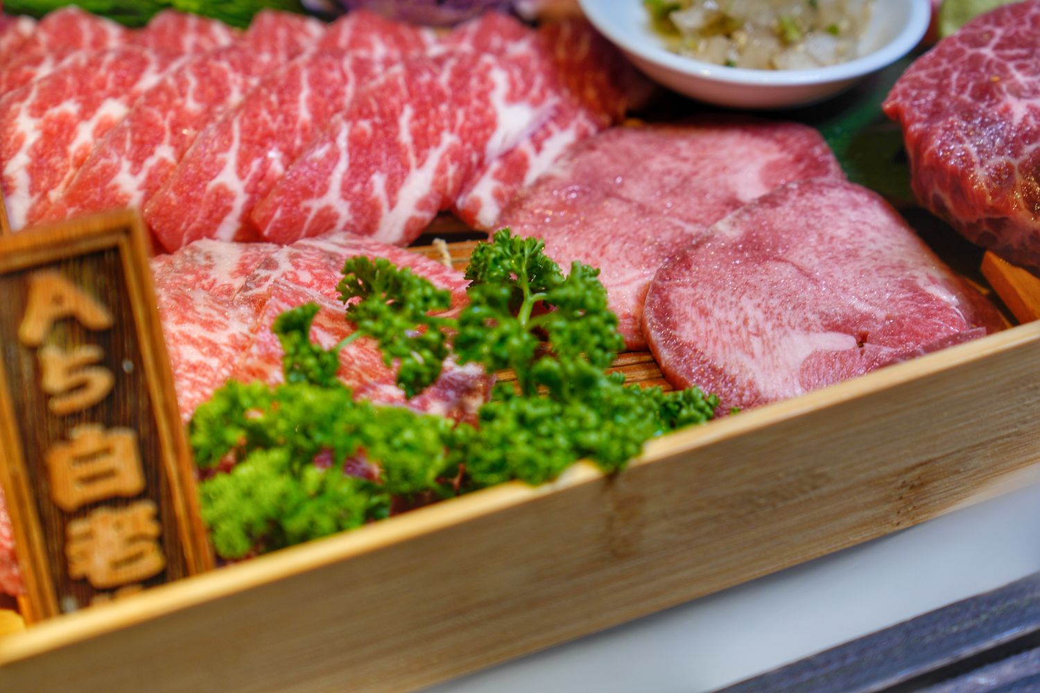 山鯨燒肉西屯店|夢幻和牛寶箱,京都風慶生約會浪漫爆表! @混血珊莎的奇幻旅程 山鯨燒肉西屯店|夢幻和牛寶箱,京都風慶生約會浪漫爆表! @混血珊莎的奇幻旅程