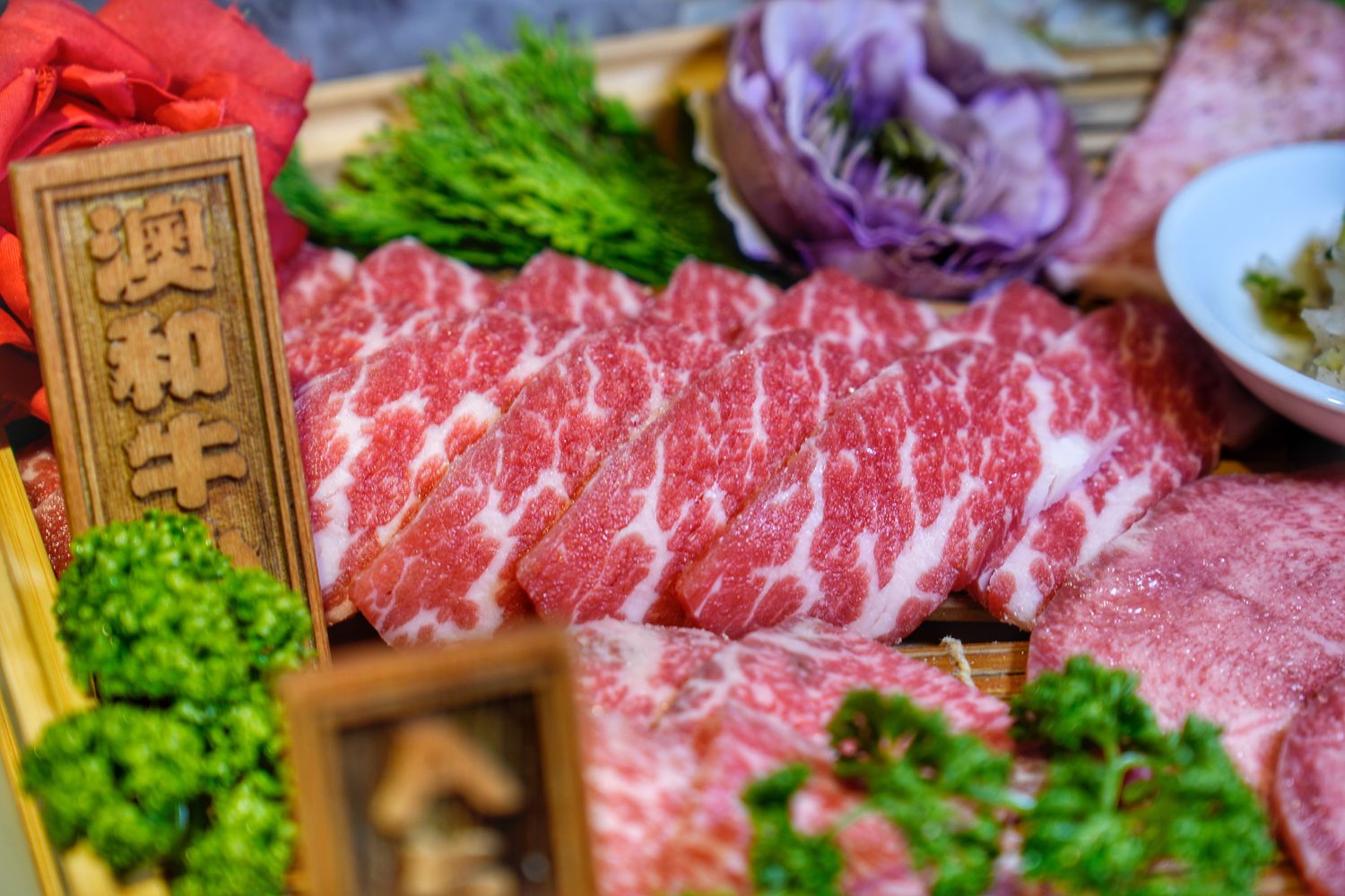 山鯨燒肉西屯店|夢幻和牛寶箱,京都風慶生約會浪漫爆表! @混血珊莎的奇幻旅程 山鯨燒肉西屯店|夢幻和牛寶箱,京都風慶生約會浪漫爆表! @混血珊莎的奇幻旅程