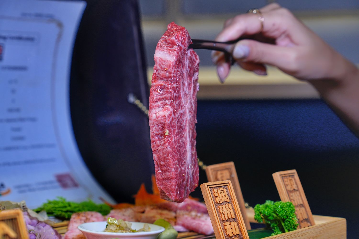 山鯨燒肉西屯店|夢幻和牛寶箱,京都風慶生約會浪漫爆表! @混血珊莎的奇幻旅程 山鯨燒肉西屯店|夢幻和牛寶箱,京都風慶生約會浪漫爆表! @混血珊莎的奇幻旅程
