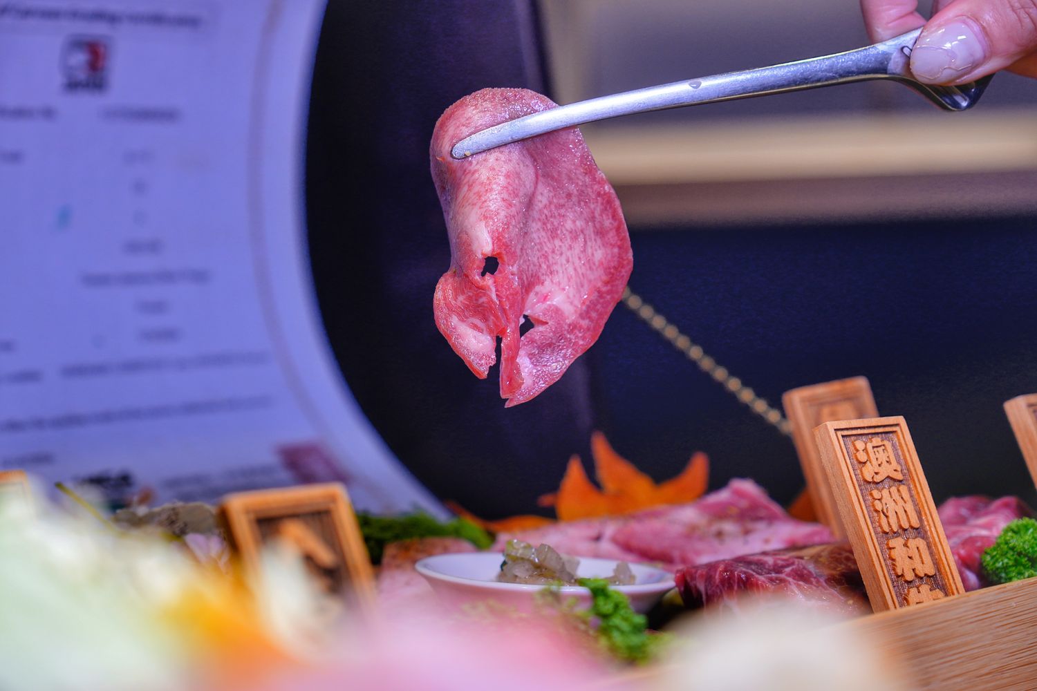山鯨燒肉西屯店｜夢幻和牛寶箱，京都風慶生約會浪漫爆表! @混血珊莎的奇幻旅程