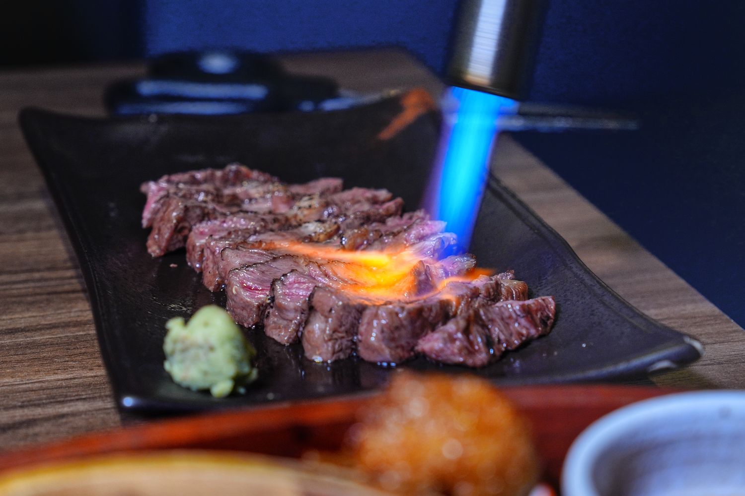 山鯨燒肉西屯店|夢幻和牛寶箱,京都風慶生約會浪漫爆表! @混血珊莎的奇幻旅程 山鯨燒肉西屯店|夢幻和牛寶箱,京都風慶生約會浪漫爆表! @混血珊莎的奇幻旅程
