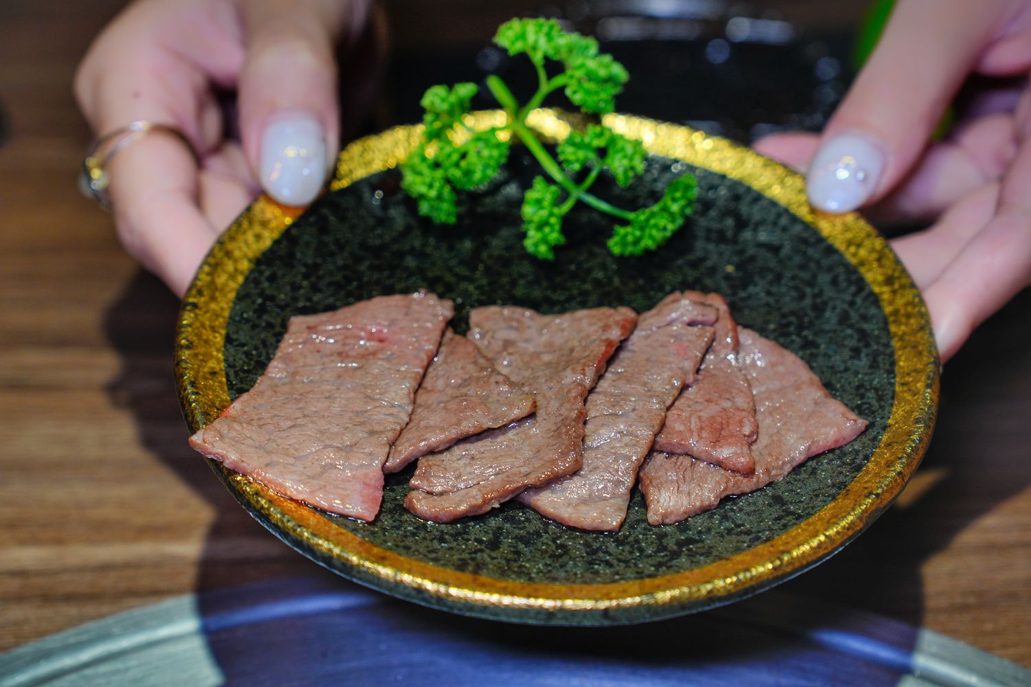 山鯨燒肉西屯店|夢幻和牛寶箱,京都風慶生約會浪漫爆表! @混血珊莎的奇幻旅程 山鯨燒肉西屯店|夢幻和牛寶箱,京都風慶生約會浪漫爆表! @混血珊莎的奇幻旅程