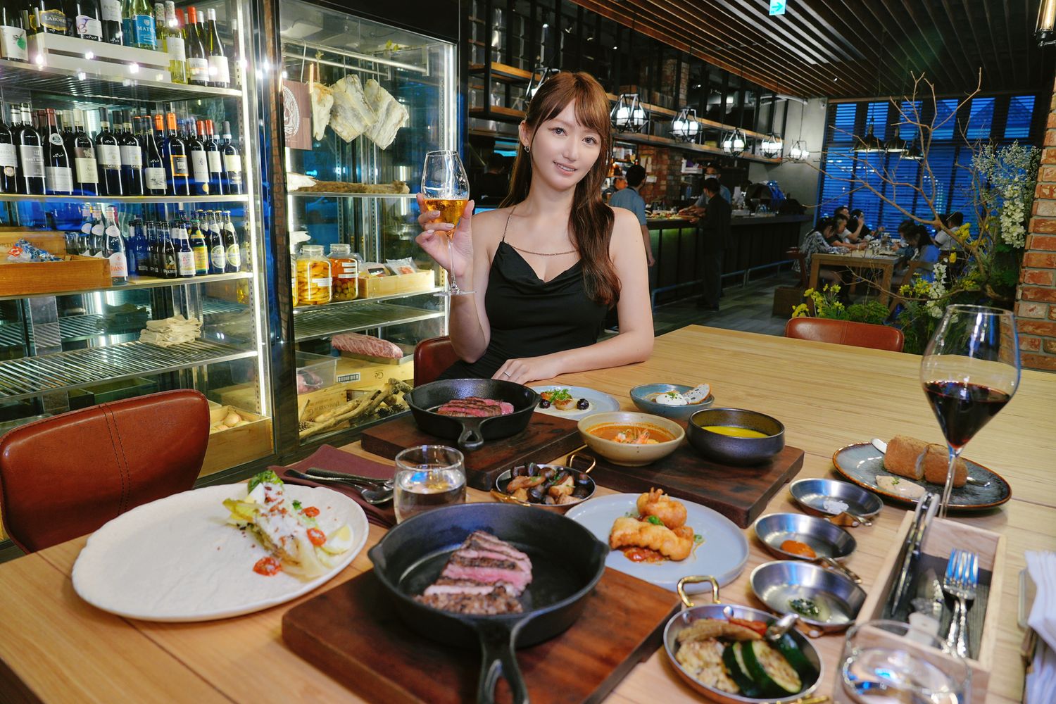 FORE restaurant 柴燒牛排｜台中西區牛排慶生約會首選餐廳! @混血珊莎的奇幻旅程