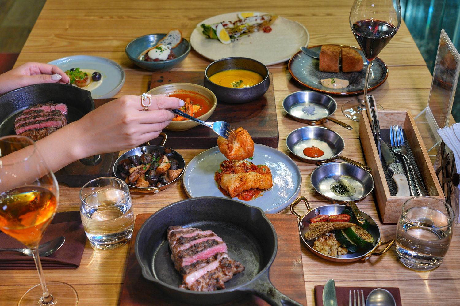 FORE restaurant 柴燒牛排｜台中西區牛排慶生約會首選餐廳! @混血珊莎的奇幻旅程