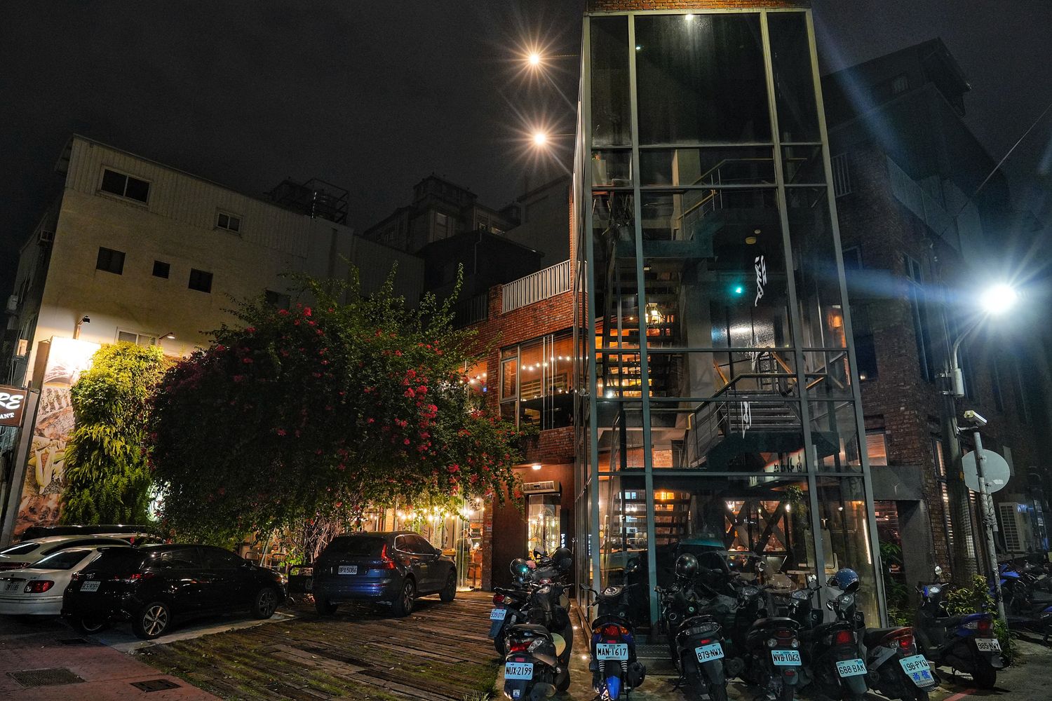 FORE restaurant 柴燒牛排｜台中西區牛排慶生約會首選餐廳! @混血珊莎的奇幻旅程