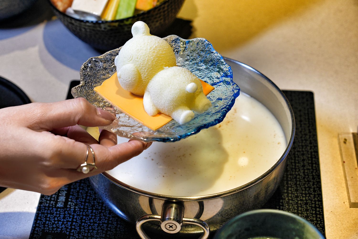 派大鮮精緻鍋物｜新潮火鍋海味現撈活龍蝦螃蟹，萌鍋小熊入浴秀! @混血珊莎的奇幻旅程