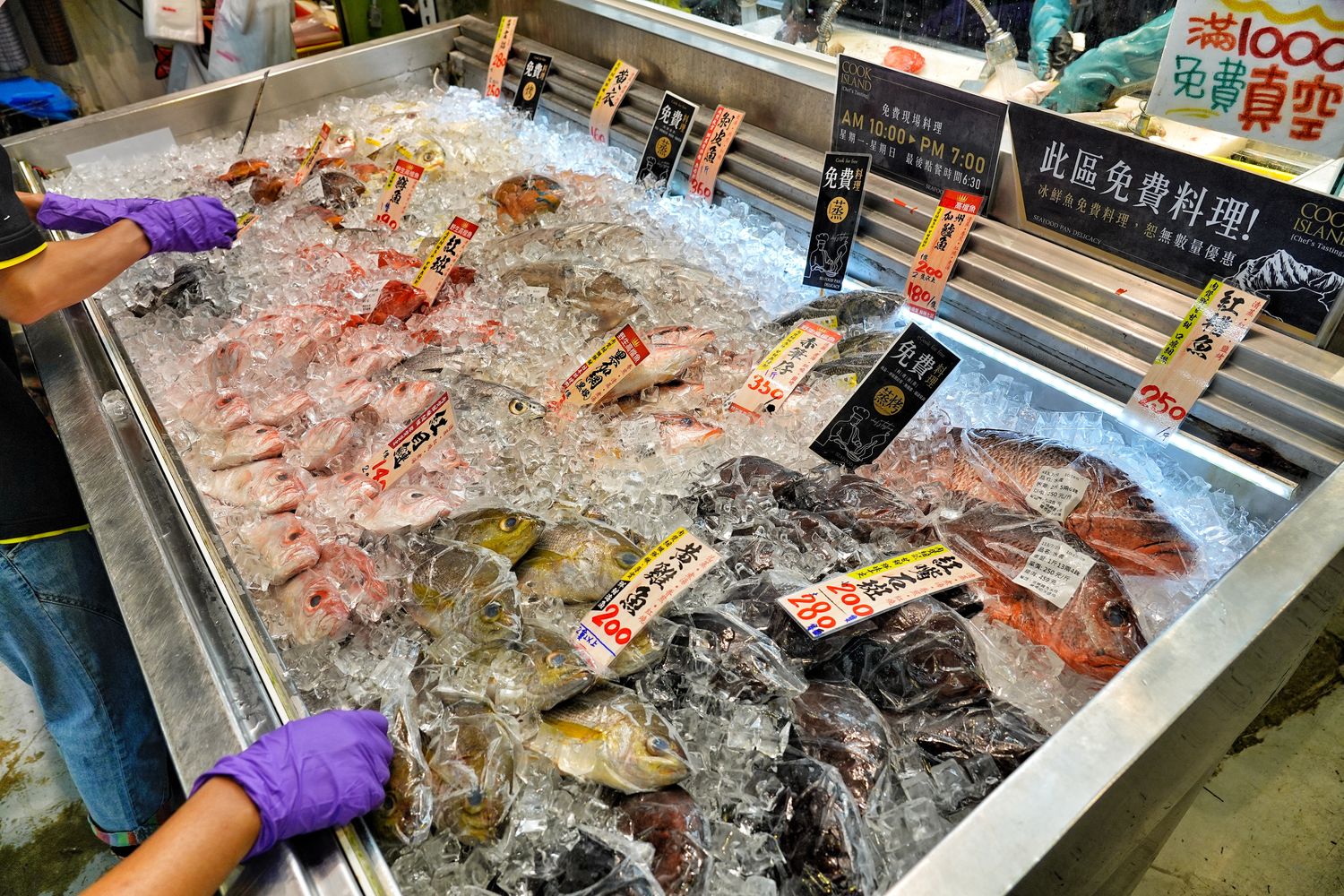 阿布潘水產｜台中百坪海鮮超市，中秋烤肉食材祭出超殺價格! @混血珊莎的奇幻旅程