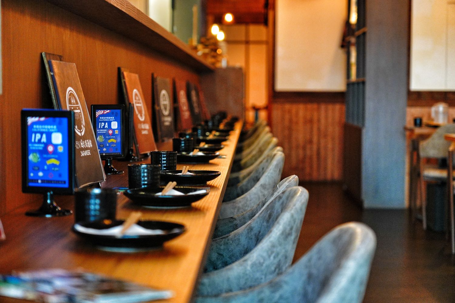 ABV日式居酒館｜林口長庚餐廳稻草燒生魚片船，帶你秒飛日本! @混血珊莎的奇幻旅程
