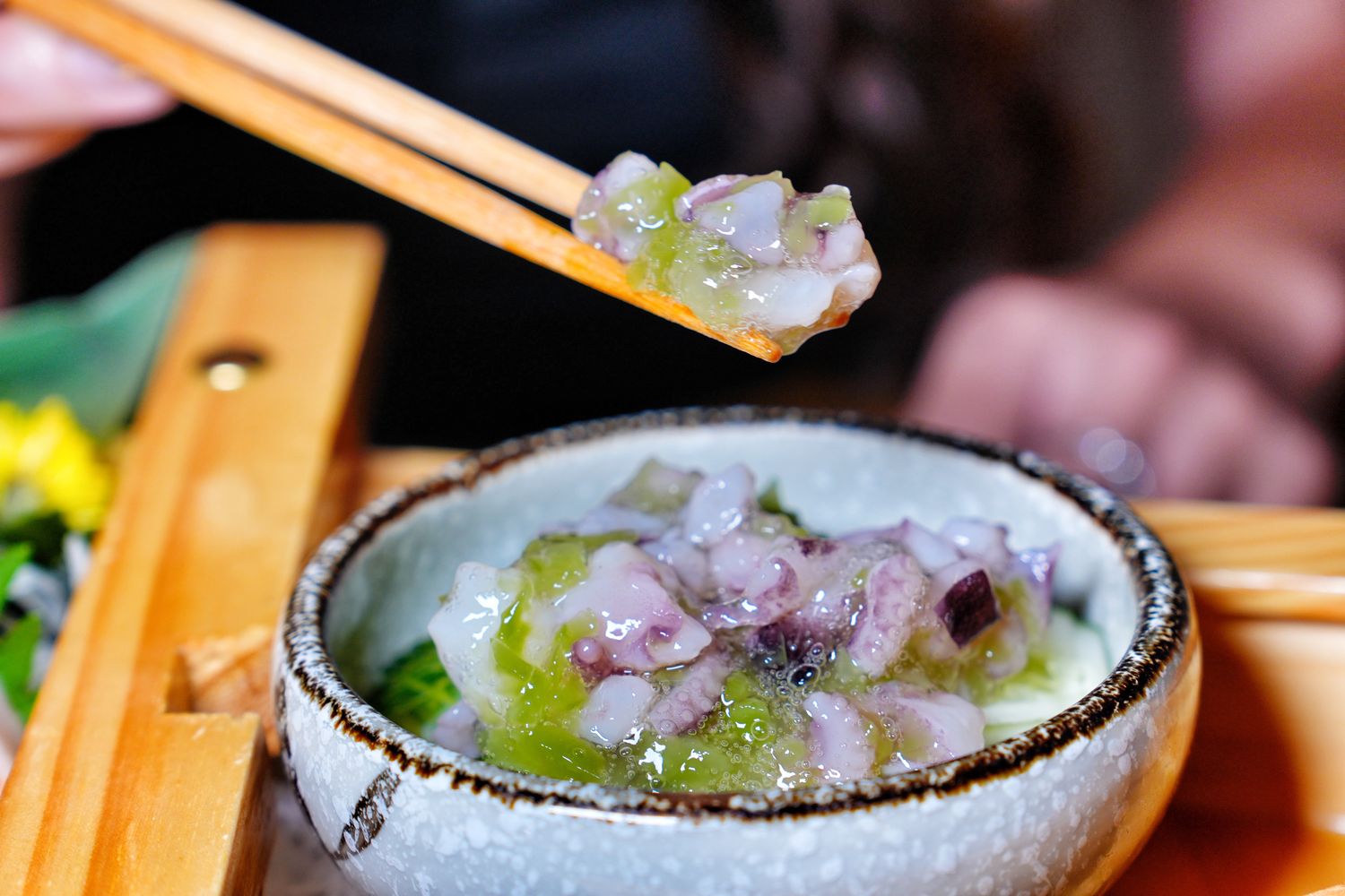 ABV日式居酒館｜林口長庚餐廳稻草燒生魚片船，帶你秒飛日本! @混血珊莎的奇幻旅程