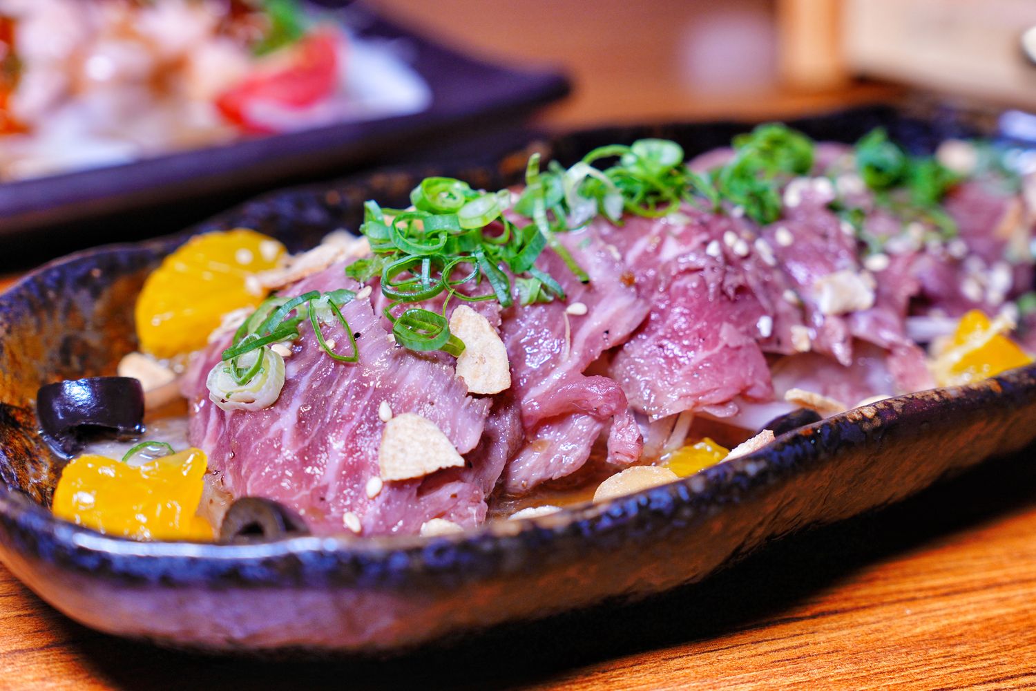 ABV日式居酒館｜林口長庚餐廳稻草燒生魚片船，帶你秒飛日本! @混血珊莎的奇幻旅程